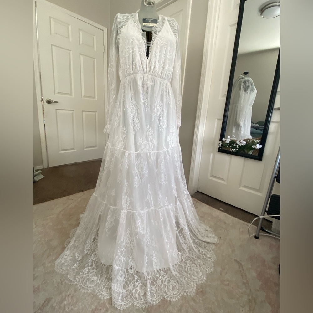 Baltic born White Lace Gown 3XL